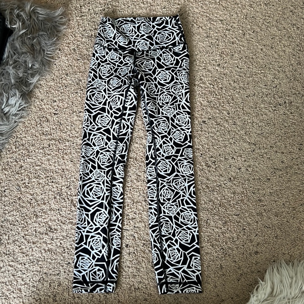 Lululemon leggings size 2. Worn once